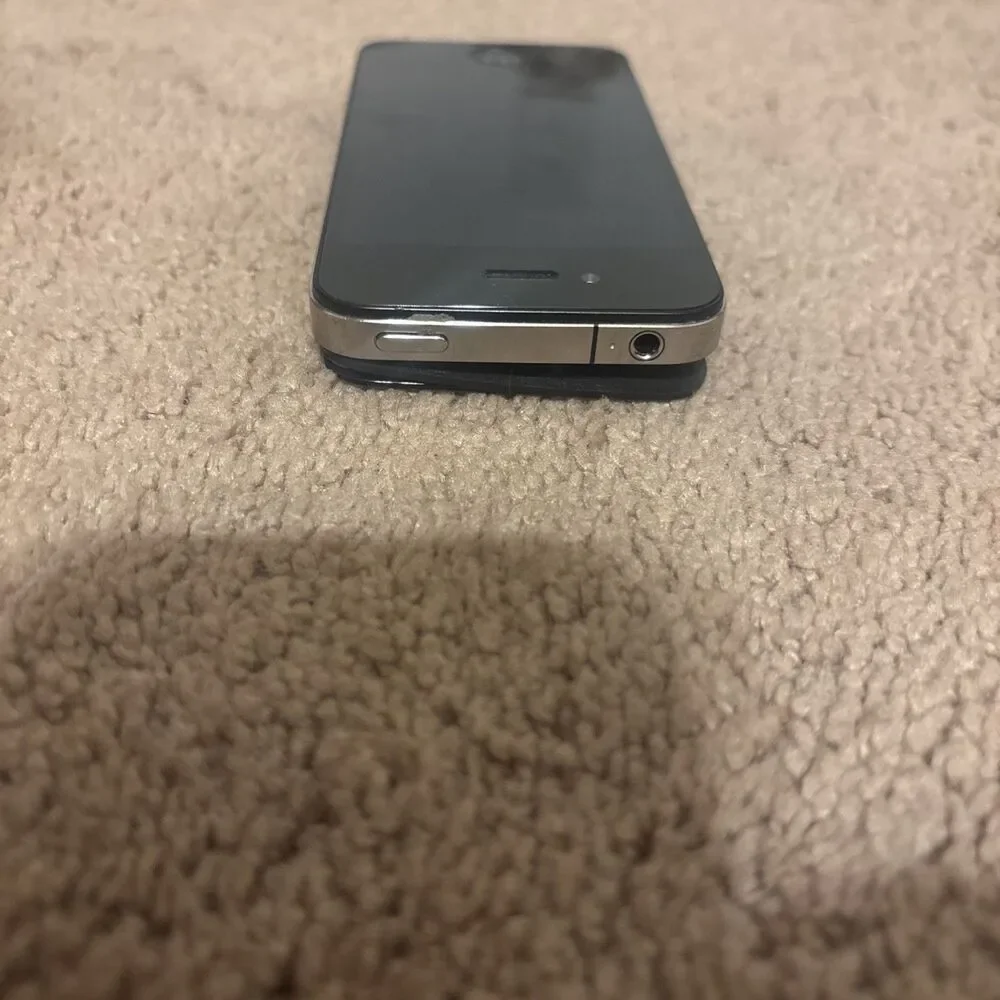 Apple iPhone 4 - 16 GB - Black - A1387 - For Parts/Repair